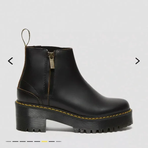 Dr. Martens Rometty II boots, size 9. Lightly worn. - Picture 6 of 6